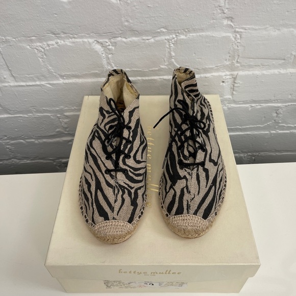 Bettyle Muller Closed Toe Zebra Print Espadrilles Size 37 - Picture 1 of 4